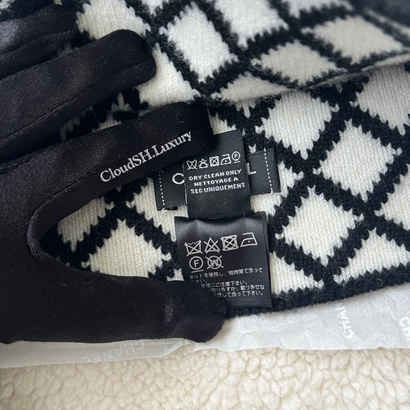 Auth Chanel CC Logo Quilted Black White Cashmere Beanie - Picture 7 of 8